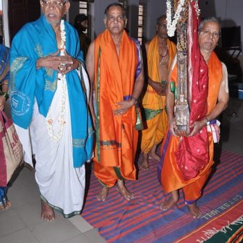 Sri Satyanarayana Achar Brininging Sri Jagganatha Dasara Thumburi to 2012 Aradhana(1)